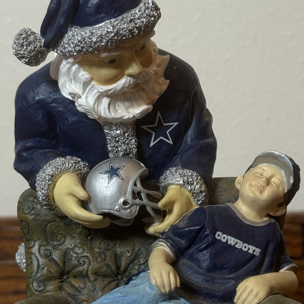 Dallas Cowboys Santa's Gift NFL Limited Series Figurine The Memory Company